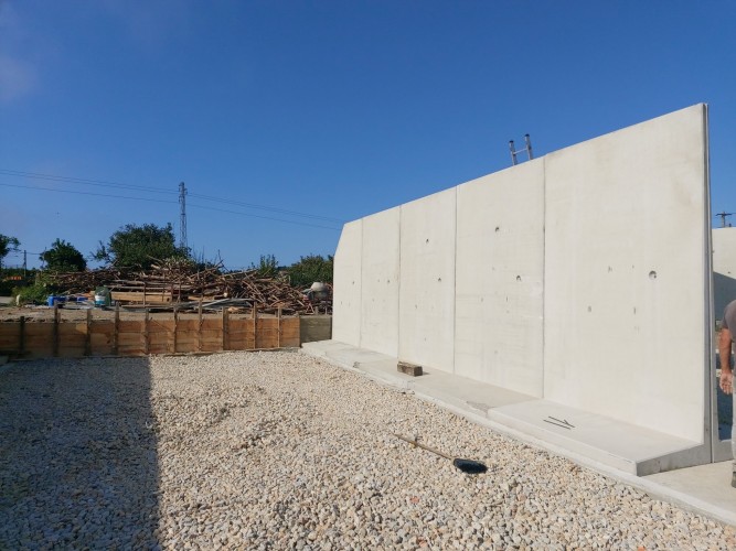 AGRI T-shaped retaining walls